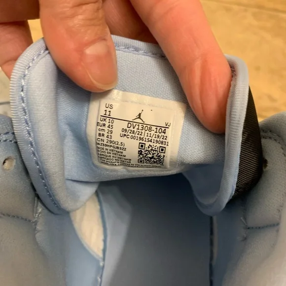 Jordan 1 Mid SE - Picture 10 of 11